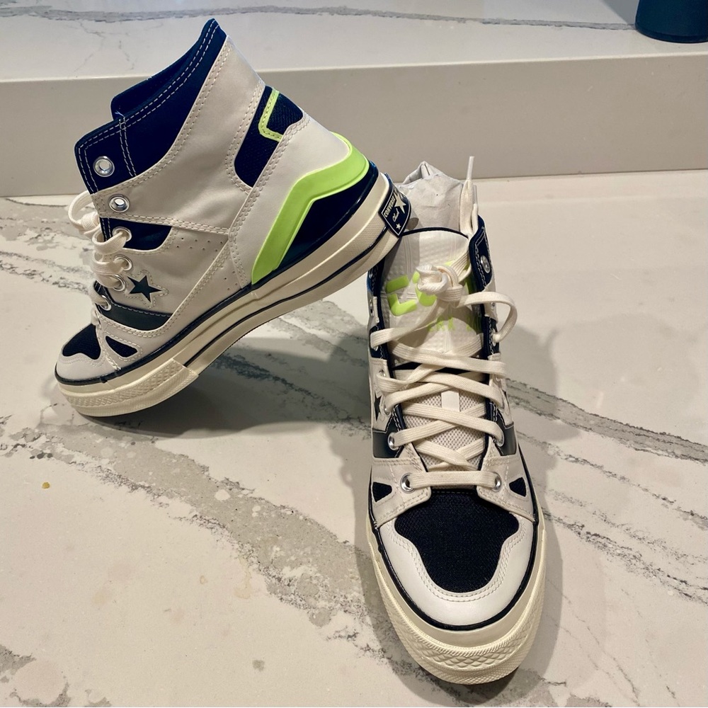 Brand New Converse Hightop, Mens 9.5.